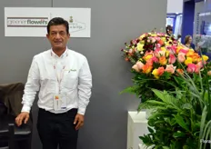 Green Flowers is a new company in the business, kicking off only two years ago. Luis Acosta, the company's director, is overseeing the production of different types of foliage, roses, and carnation.